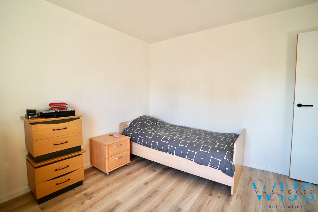 Volledig gerenoveerd woonhuis op 750m² in hartje Ertvelde ! 