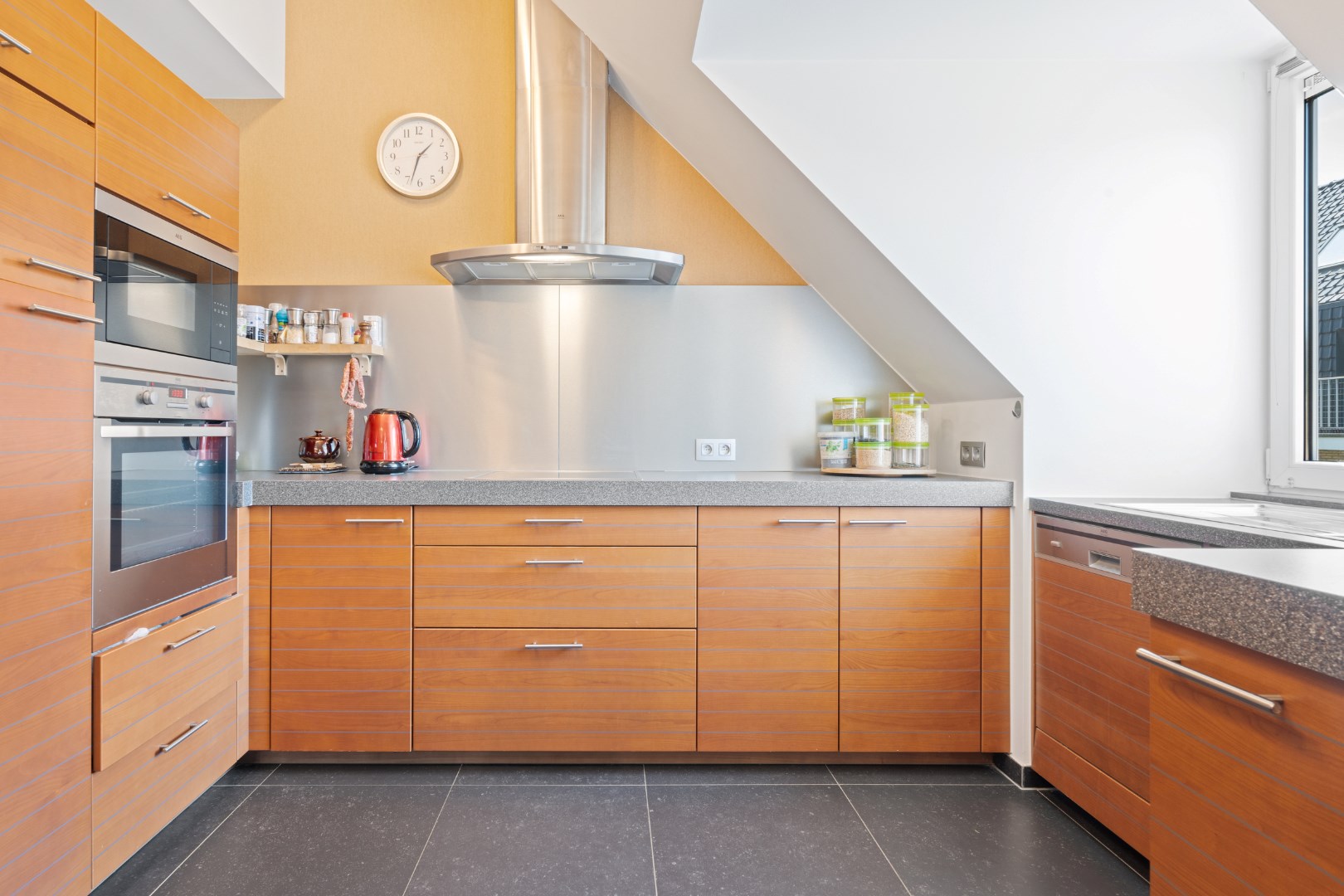 DUPLEX LUXUEUX AVEC 3 CHAMBRES À COUCHER DANS LE CENTRE D'OSTENDE 