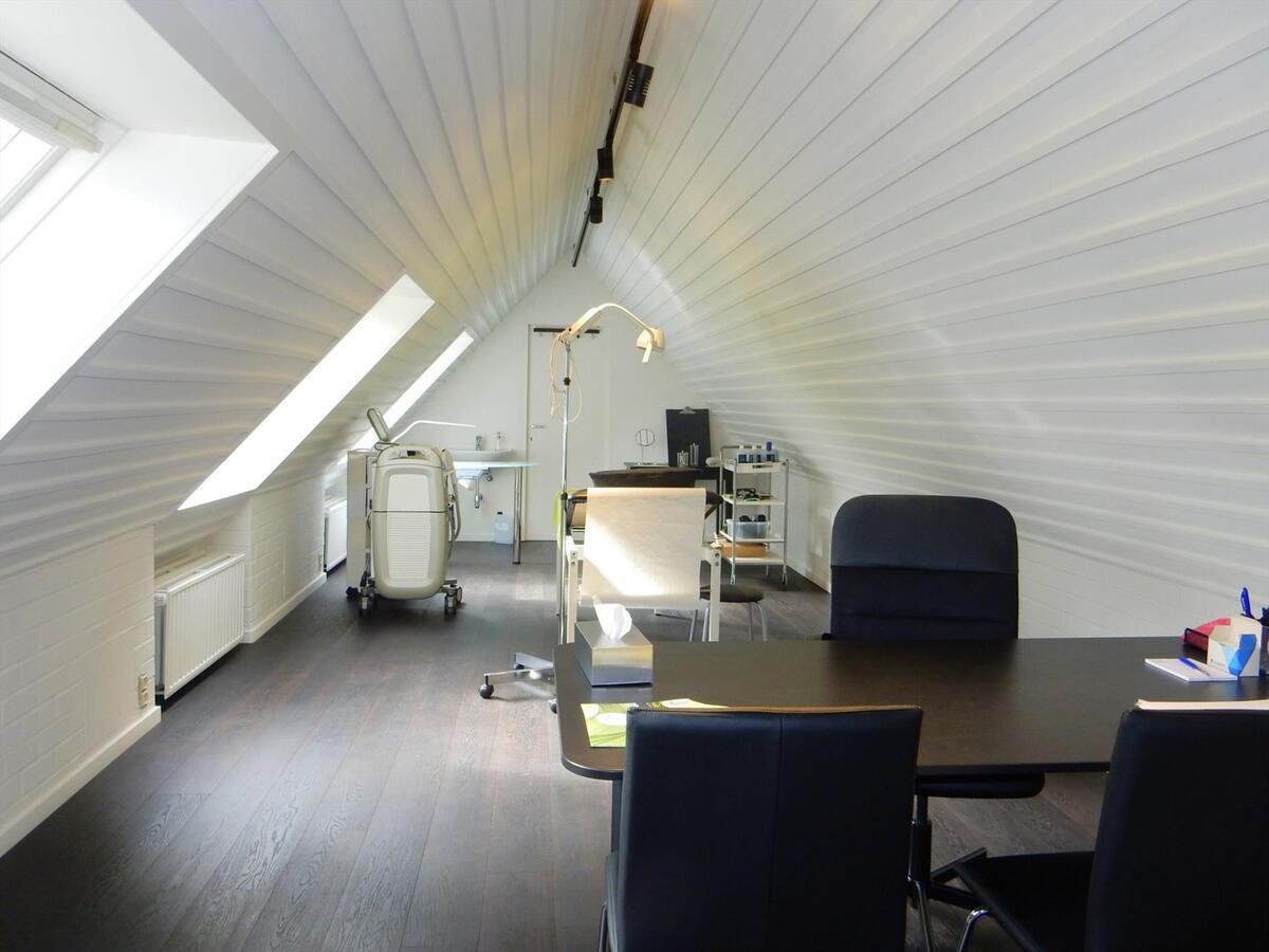 Praktijk- / kantoorruimte met wachtzaal 