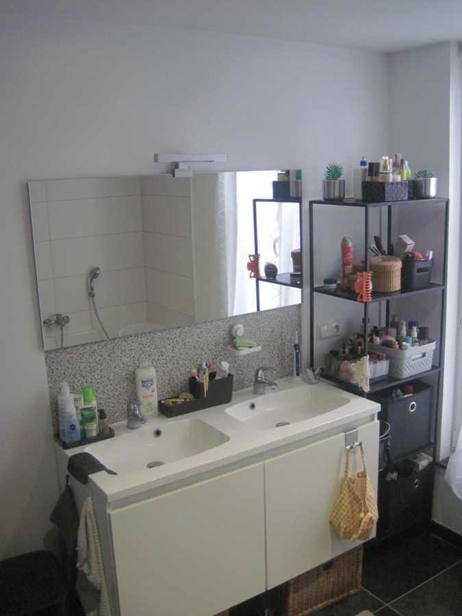 Recent vernieuwde, ruime rijwoning in hartje Gavere. 