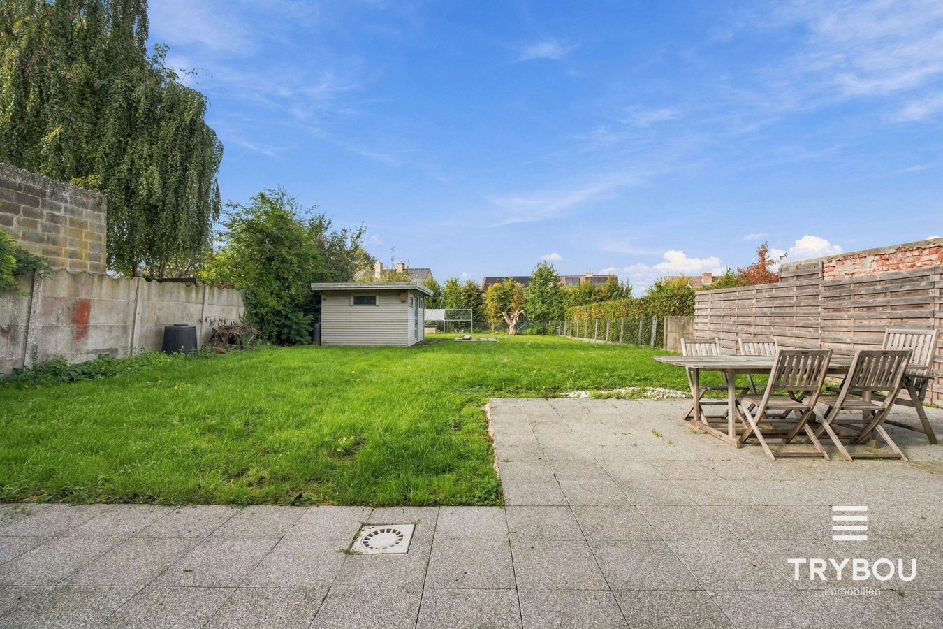 Ruime gezinswoning met 4 slaapkamers, garage en aangename tuin in Merkem! 