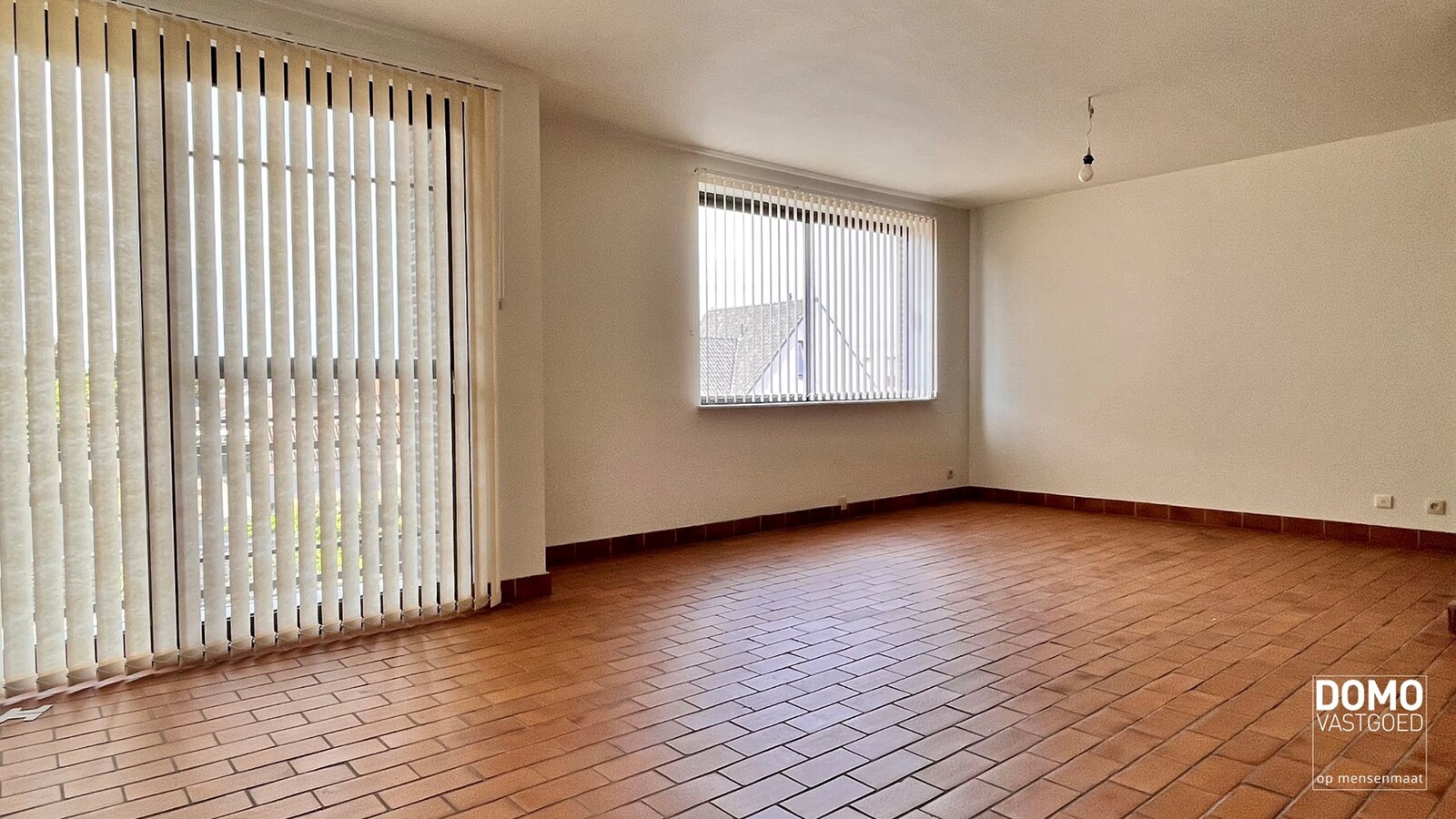 Instapklaar twee-slaapkamer appartement gelegen in het centrum van Kermt. 