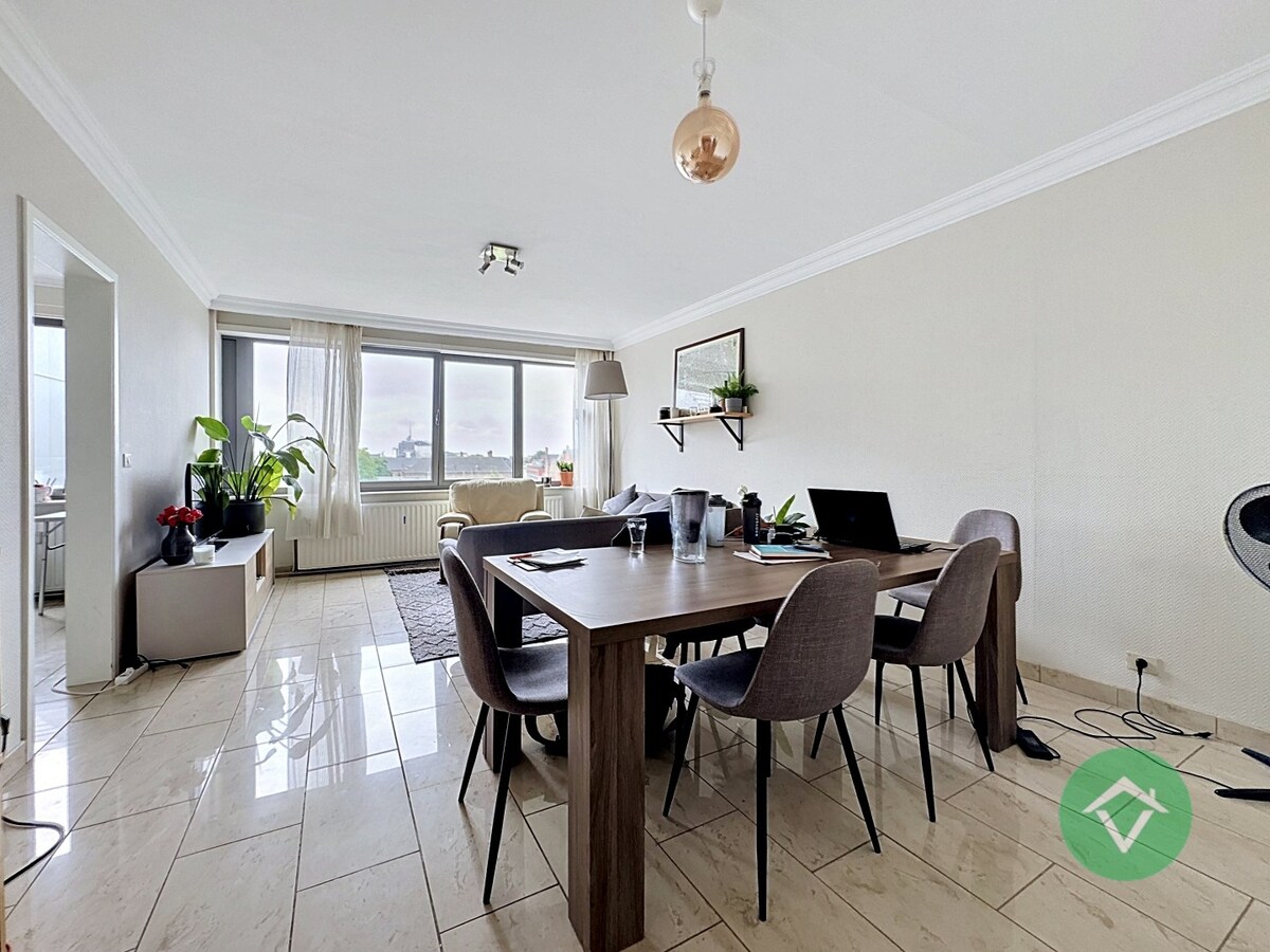 Appartement met 2 slaapkamers en terras te Gent 