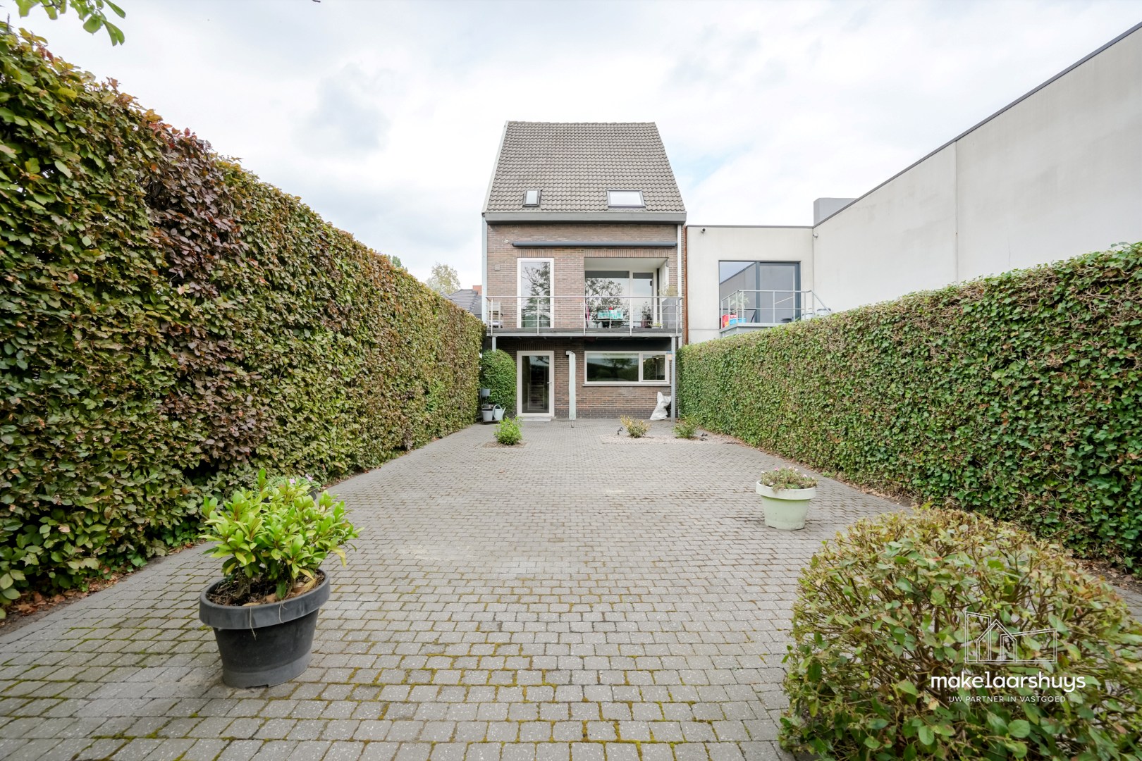 Goed onderhouden bel-etage met lift (regio Planet Group Arena) 