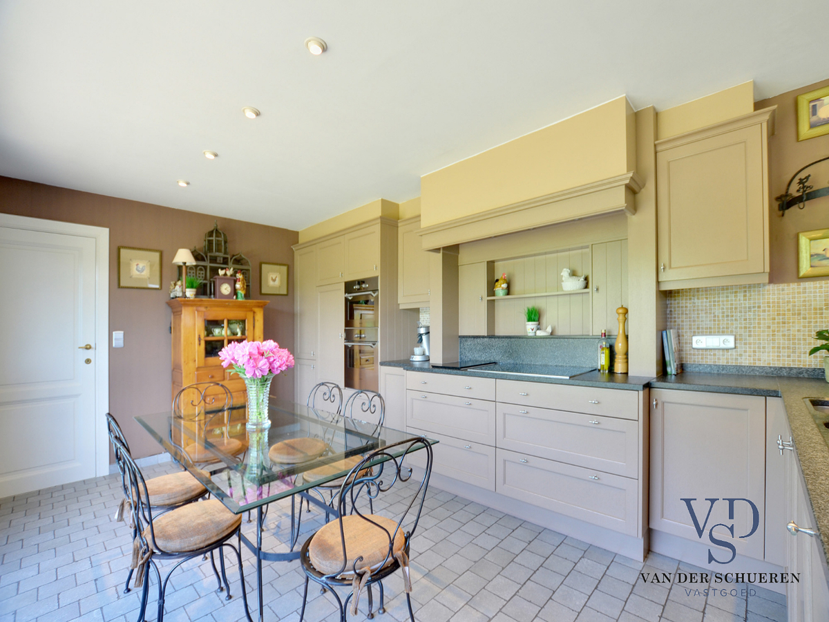 Ruime, tijdloze villa. Uitstekende ligging. 