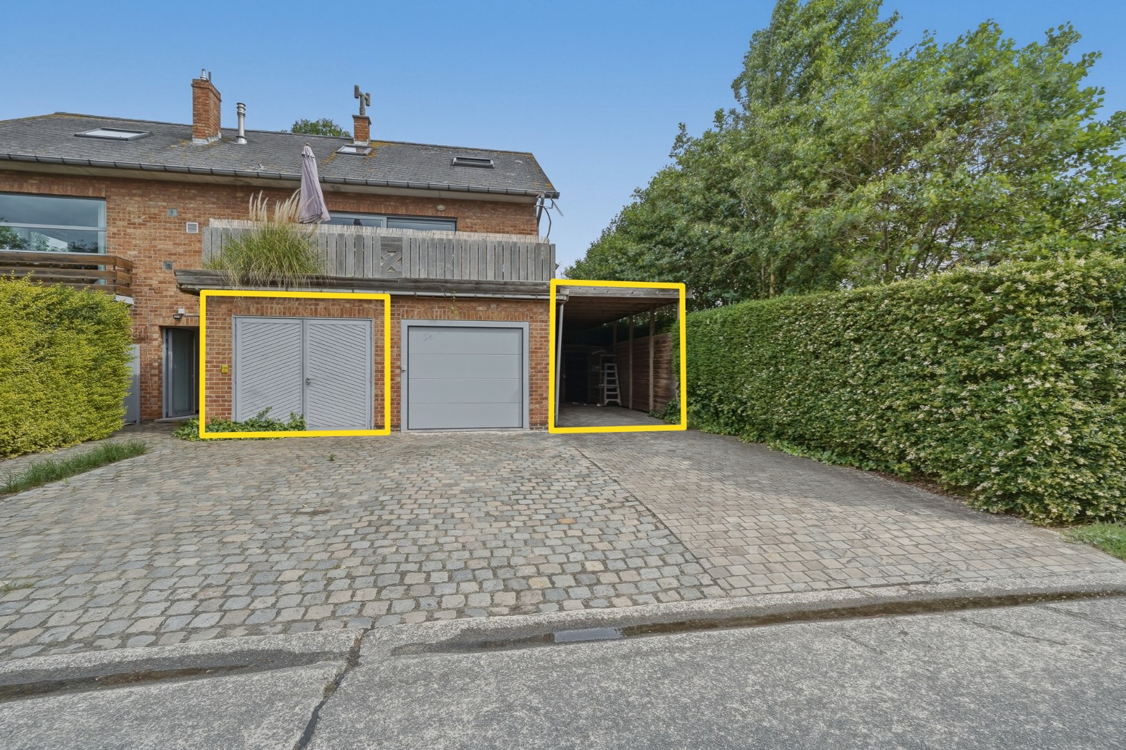 Duplex-appartement van 165 m² met garage, carport en zonnig terras in de Vicognewijk 