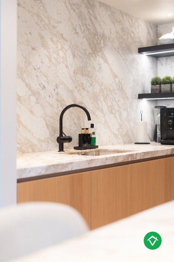 Stijlvolle alleenstaande villa met luxueus interieur en vier slaapkamers te Roeselare 