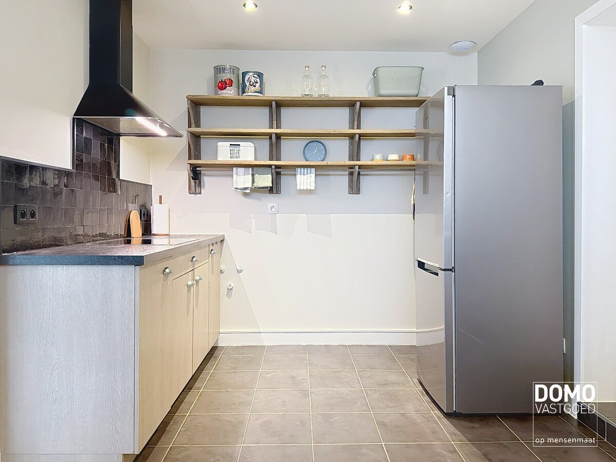 VOLLEDIG GEMEUBELDE 1 SLAAPKAMER STUDIO TE HASSELT (Stokrooie) 