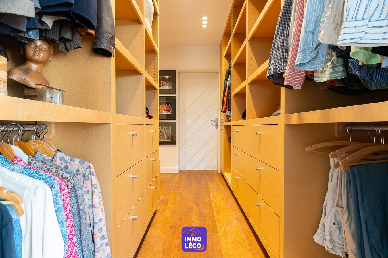 Propriété de prestige au Bois Fichaux avec dépendance, érigée sur 1899m² ! Vue imprenable ! 