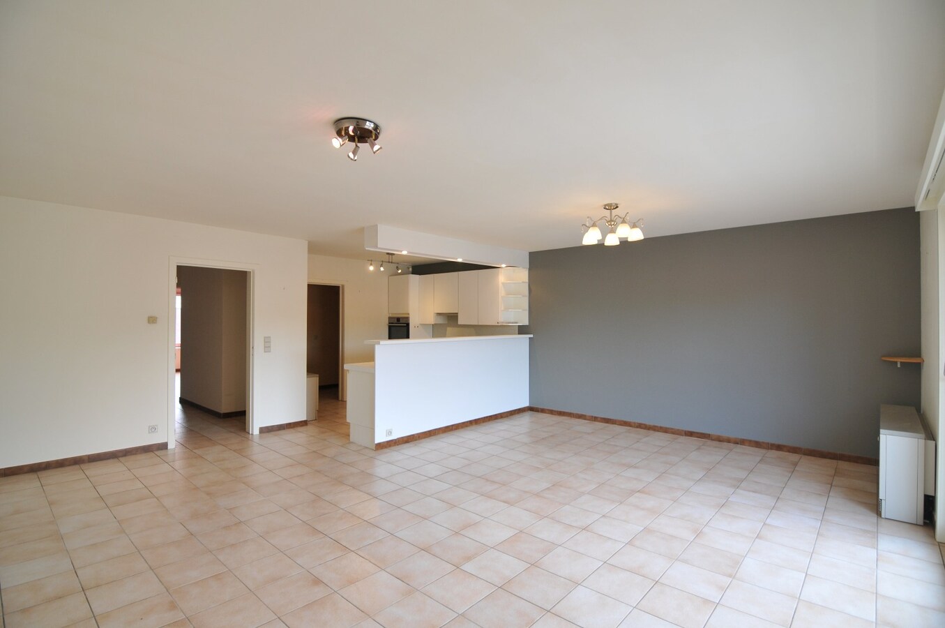 Ruim en instapklaar appartement met garage in Sint-Denijs 