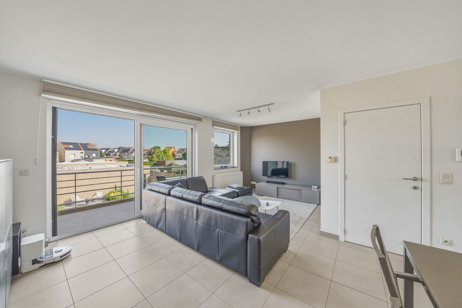 Instapklare recente woning met zeer ruime garage en tuin in Oudenburg 