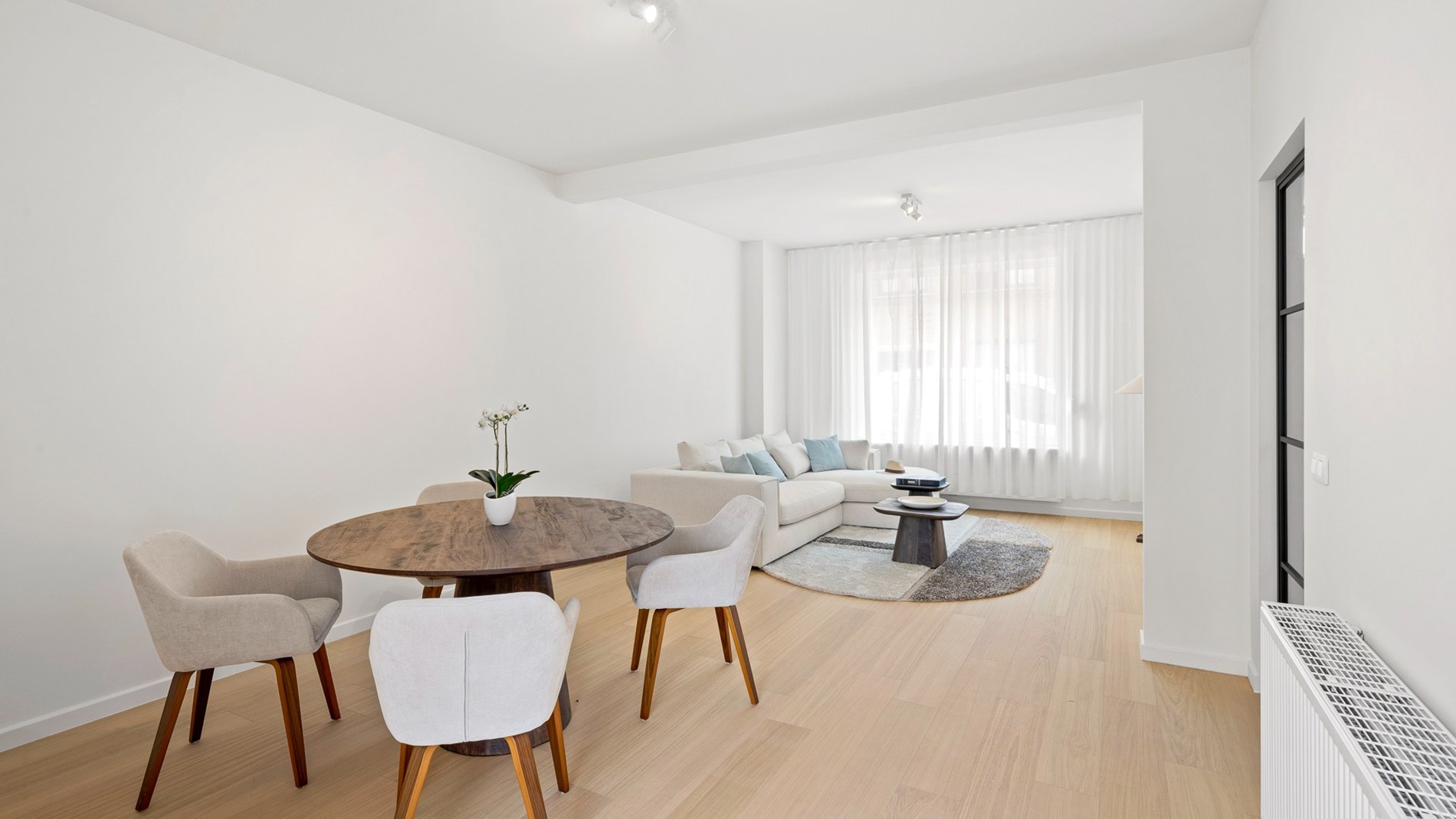 Prachtig gerenoveerde woning met 3 slaapkamers in Heist, dichtbij centrum en strand 