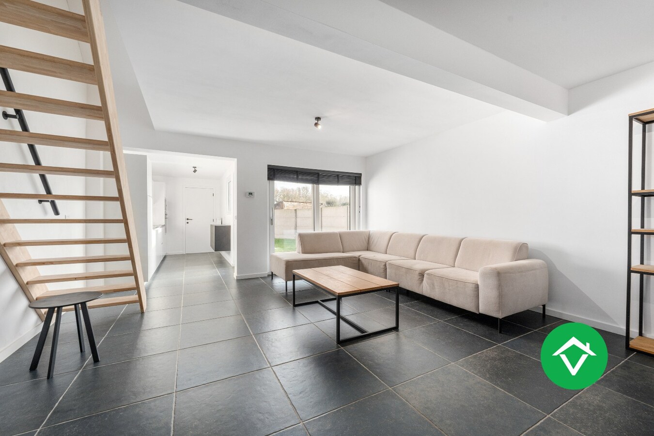 Volledig vernieuwde woning met 3 slaapkamers en bijgebouw in centrum Koekelare 