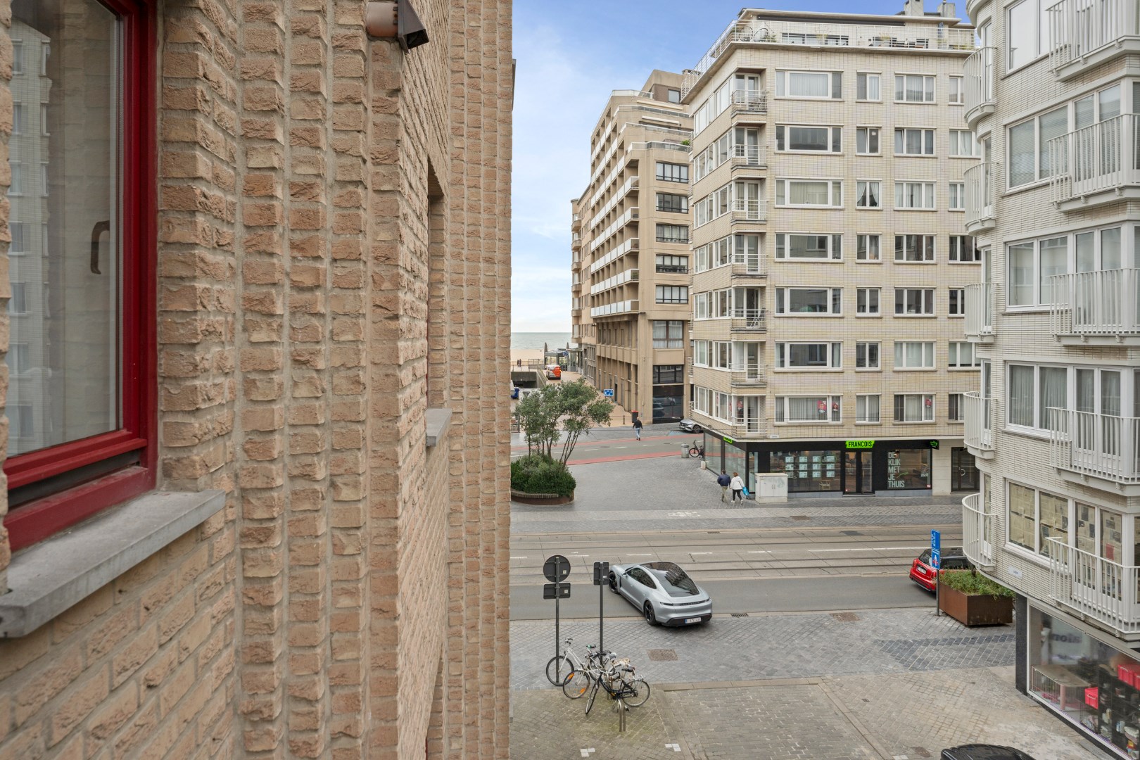 STUDIO IN HET CENTRUM VAN OOSTENDE MET ZIJDELINGS ZEEZICHT 