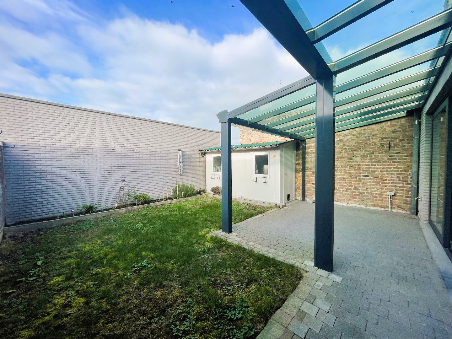 Gelijkvloers appartement met 2 slaapkamers en aangename tuin 