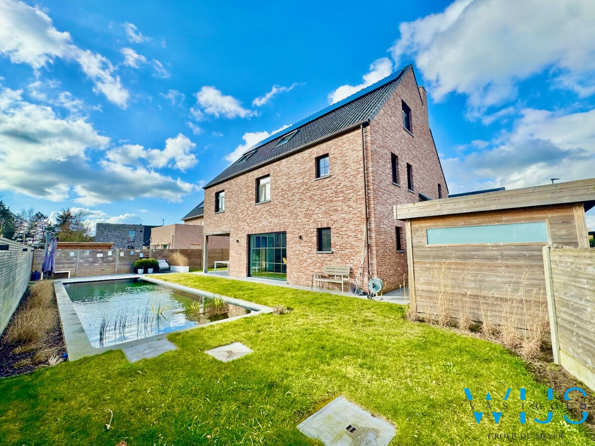 Waanzinnig mooie pastorijwoning te Assenede ! 