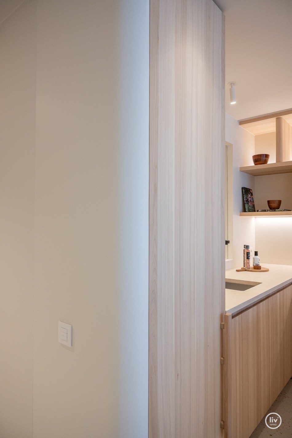 Luxueus gerenoveerd appartement met frontaal zeezicht gelegen tussen het Albertplein en de wandeldijk. 