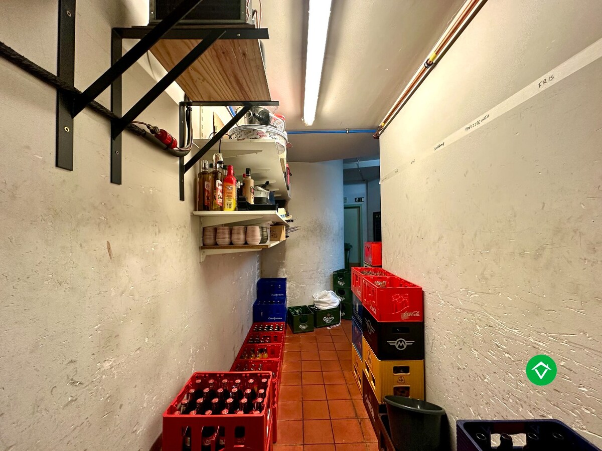 Café “Foelard” - centraal gelegen handelszaak op de Markt van Torhout 