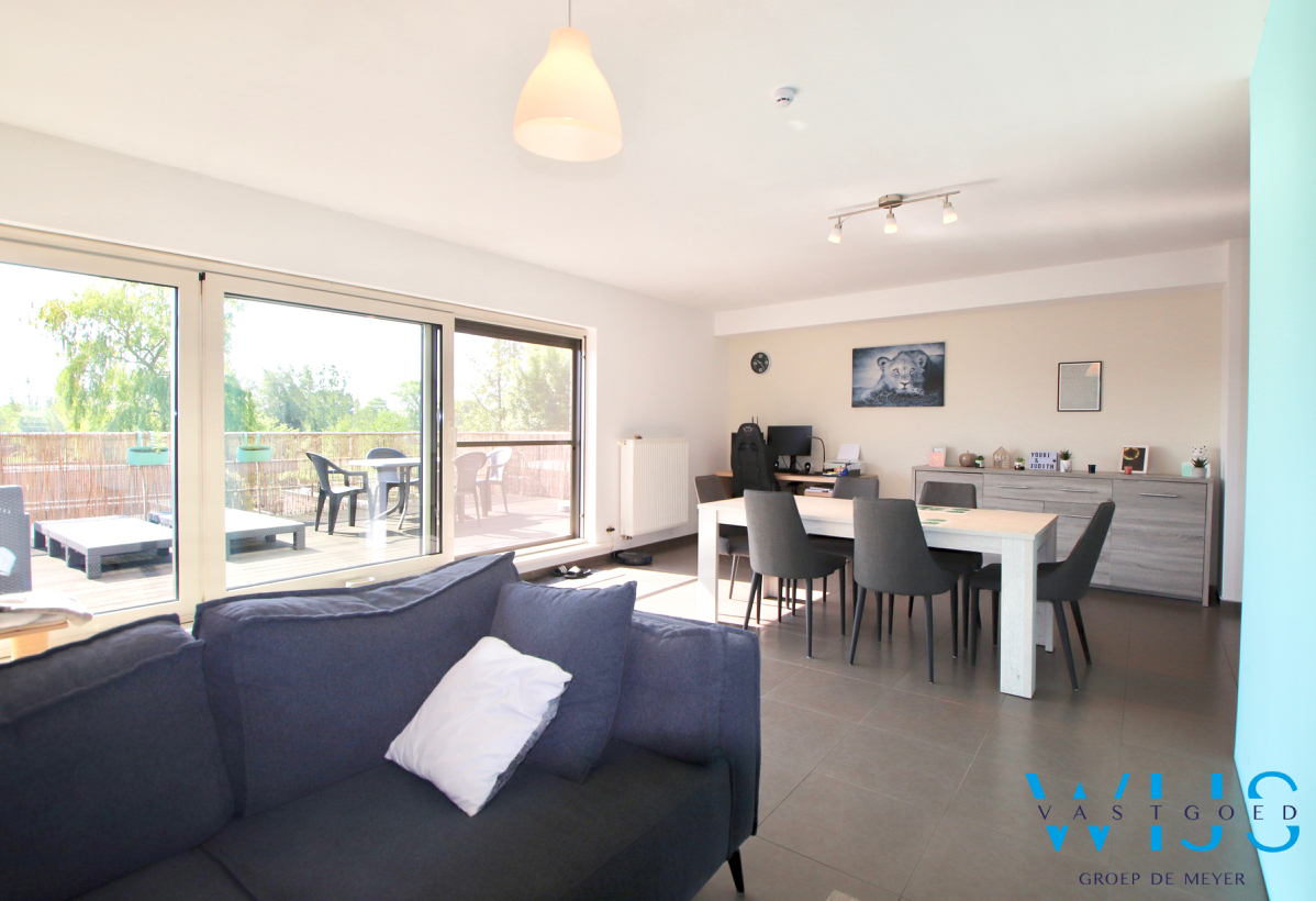 Instapklaar appartement met ZEER RUIM zonneterras te Ertvelde ! 