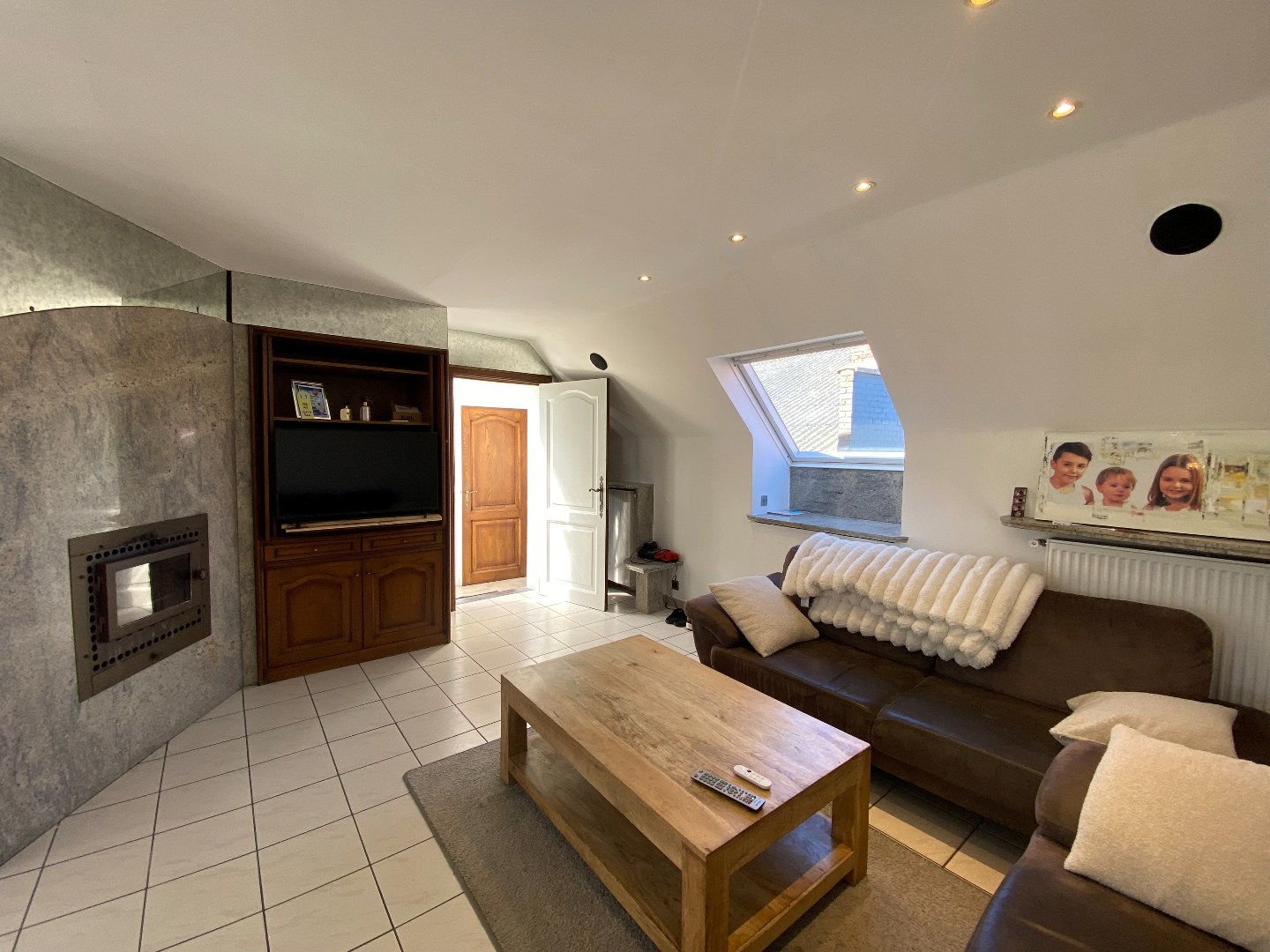 Ruim en centraal gelegen appartement met 3 slaapkamers en dubbele garage te Waregem! 