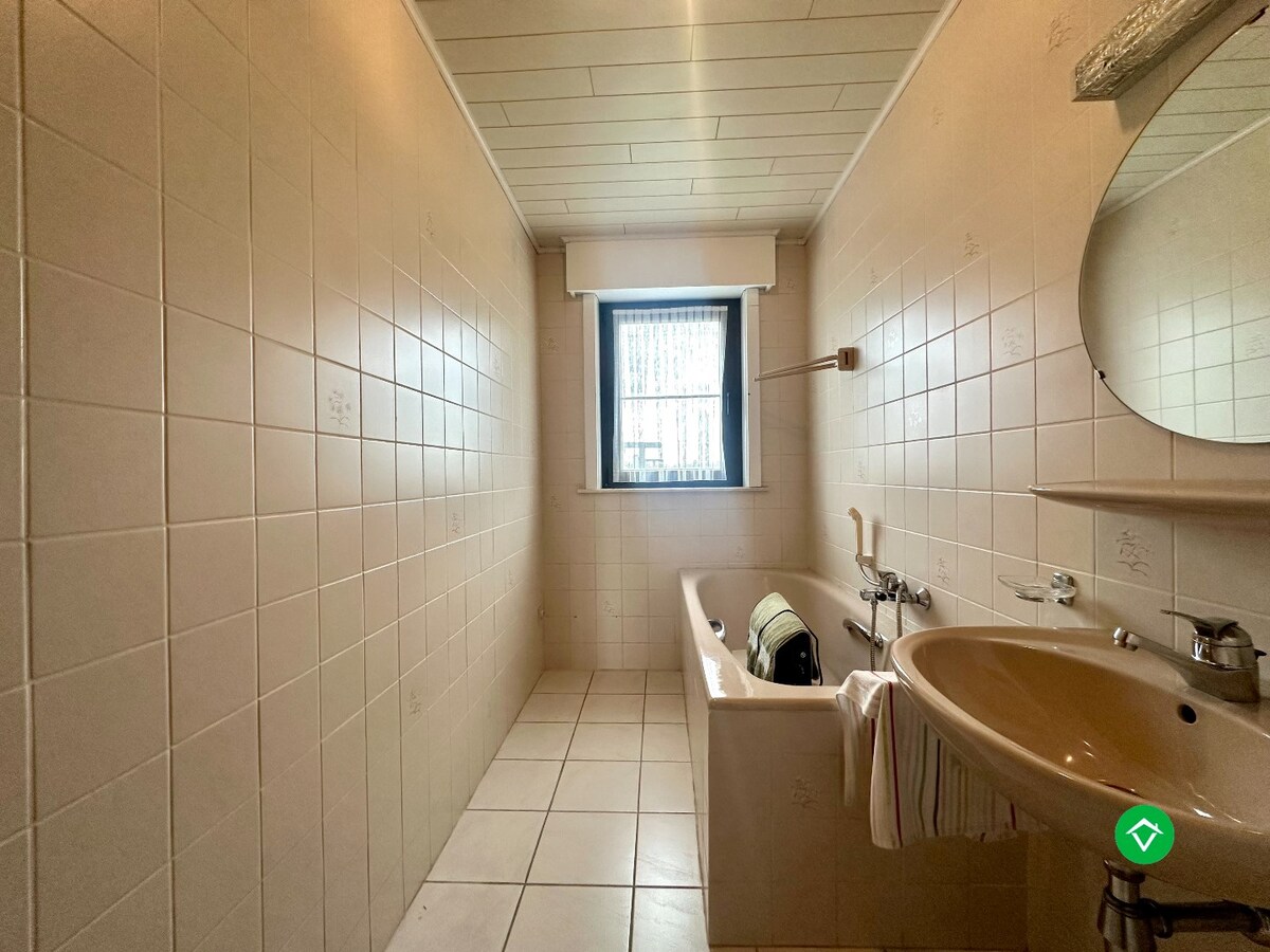 Ruime alleenstaande woning met prachtig uitzicht nabij het centrum van Koekelare 