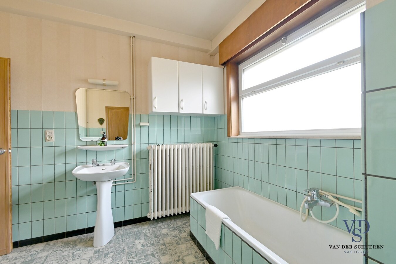 Te renoveren bungalow op een perceel van ca. 2.840 m² 