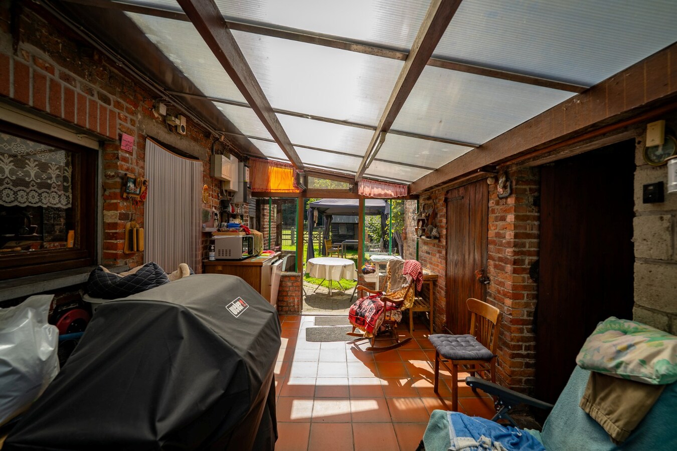 Renovated farmhouse with pasture on approximately 2 hectares in Veldegem. 