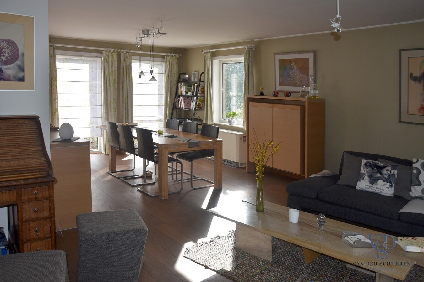 Eigentijdse, verrassend ruime Open Bebouwing 