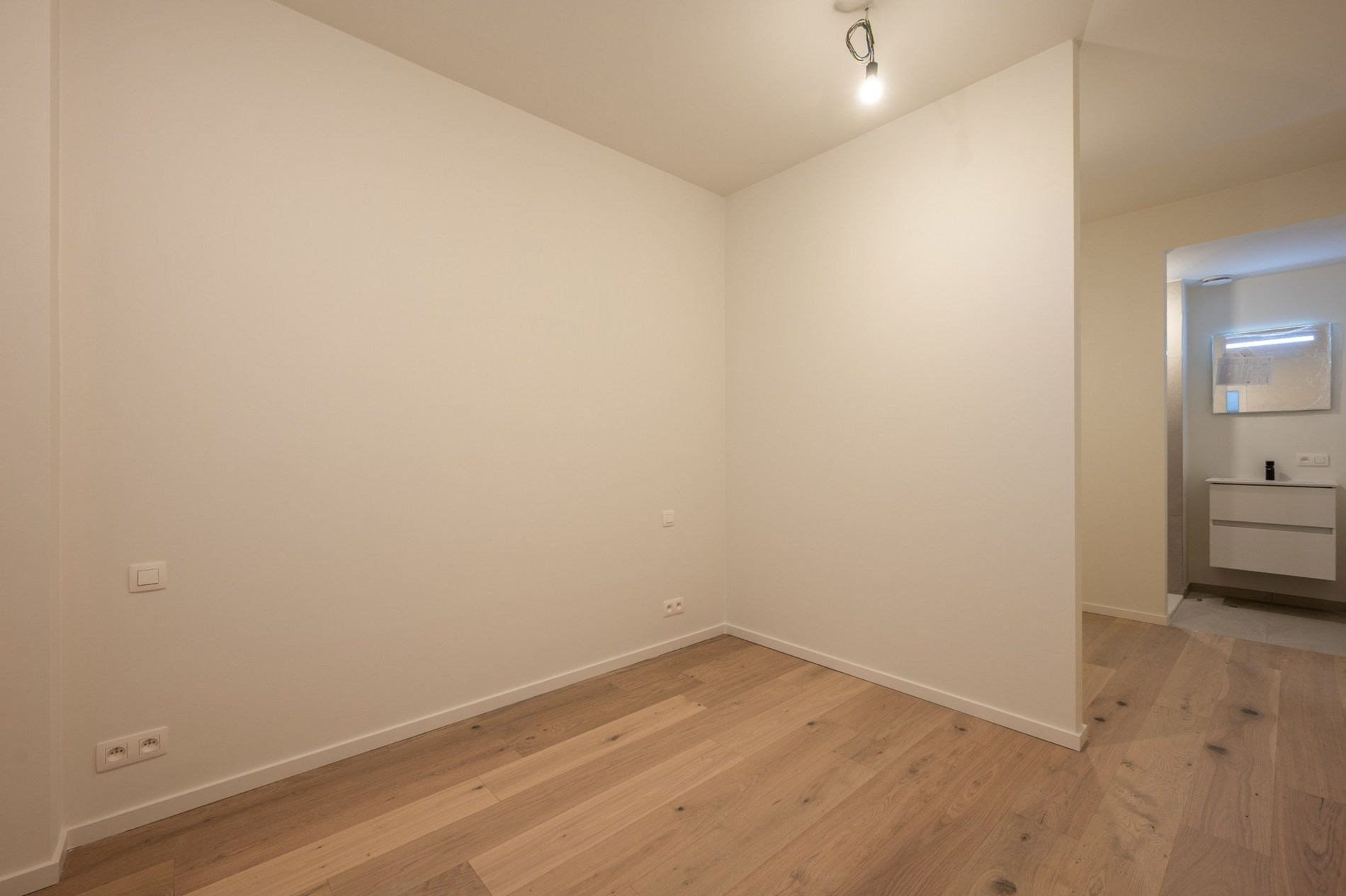 Centraal gelegen 3-kamer appartement te Res. Hoost op wandelafstand van de Zeedijk van Heist. 