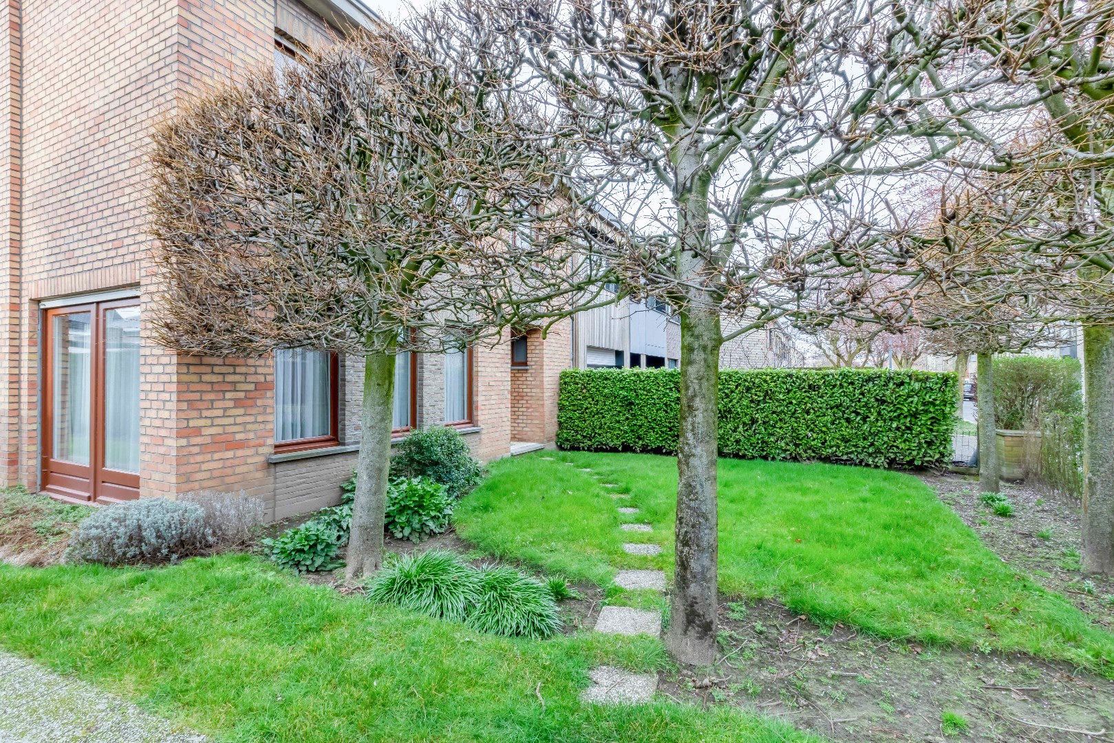 VERKOCHT --- HOB met garage en tuin te Mariakerke 