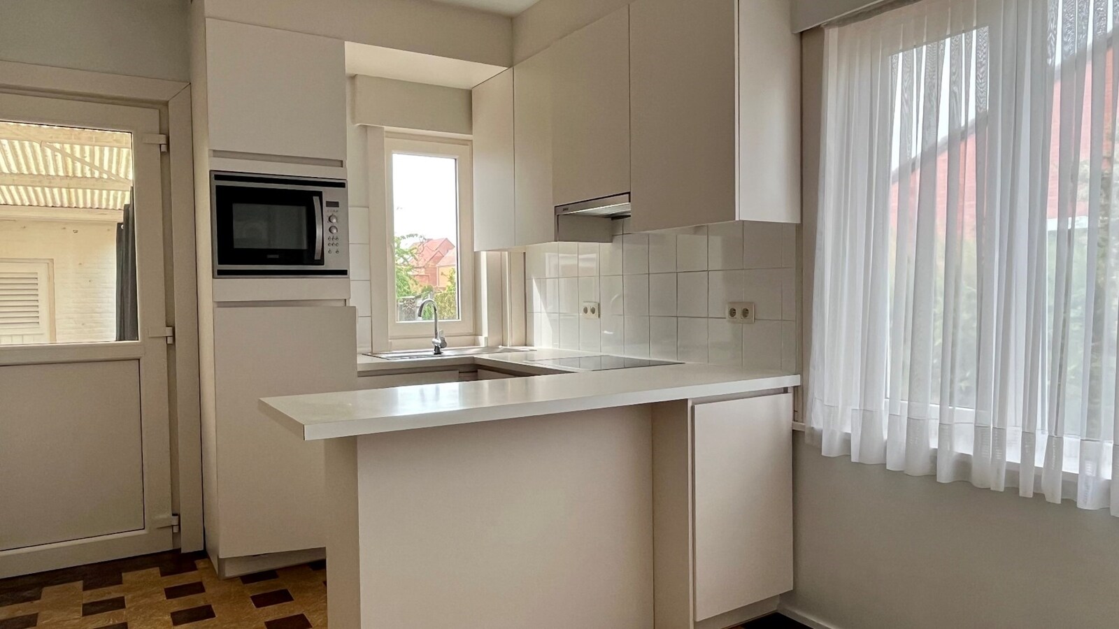 Gerenoveerde woning met prachtige tuin, gelegen in het centrum van kermt. 