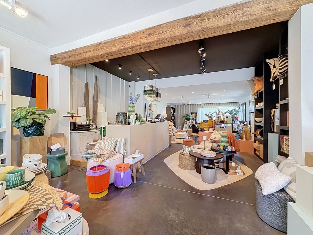 Architecturale parel met gemengde bestemming te Oombergen 