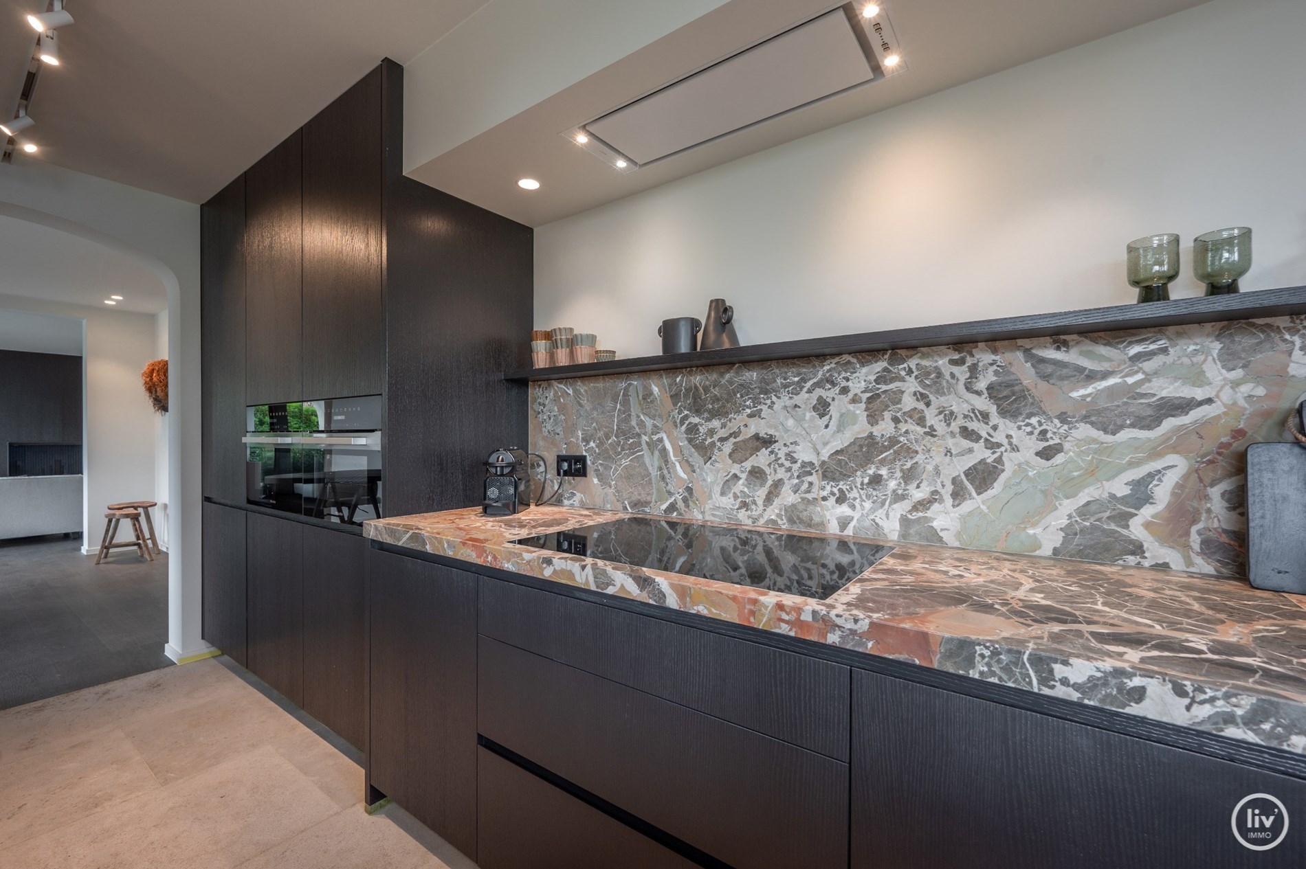 Belle villa individuelle, située au calme en bordure du Zoute, actuellement en rénovation. 