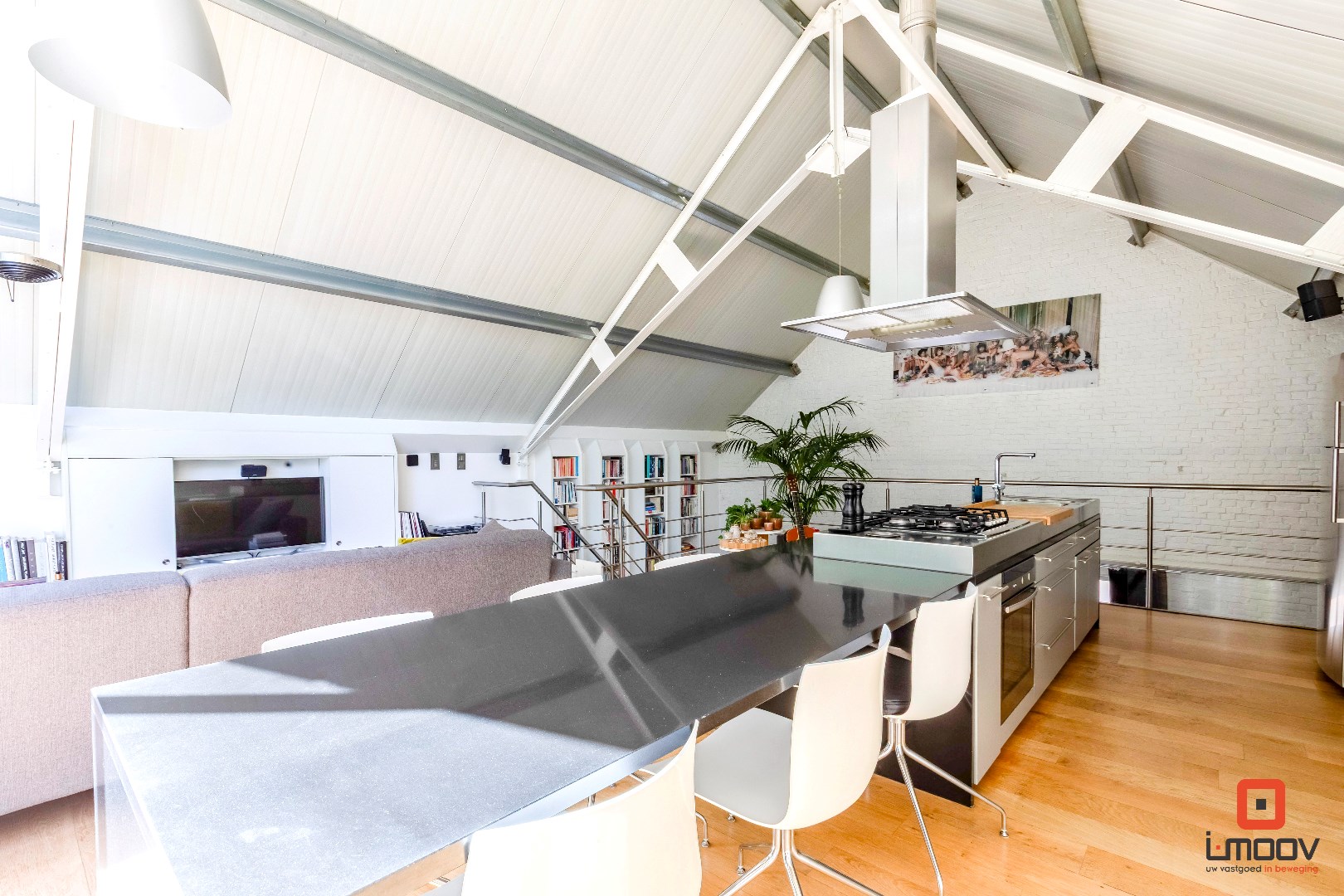 Karaktervol pand aan het Rommelwaterpark: industriële charme met huiselijke warmte. 