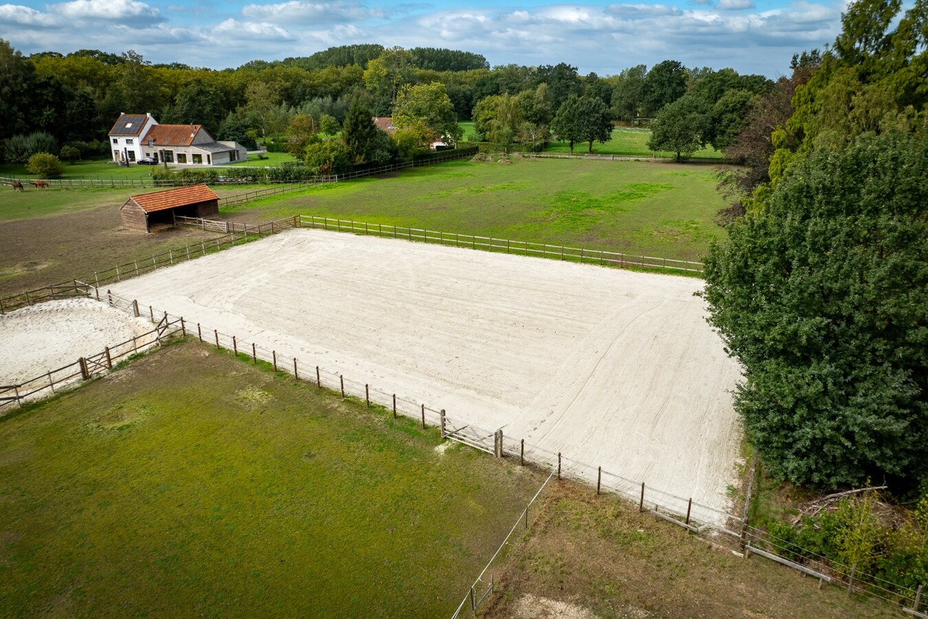 Landelijk gelegen woning met buitenpiste en weide op ca. 1ha te Bocholt 