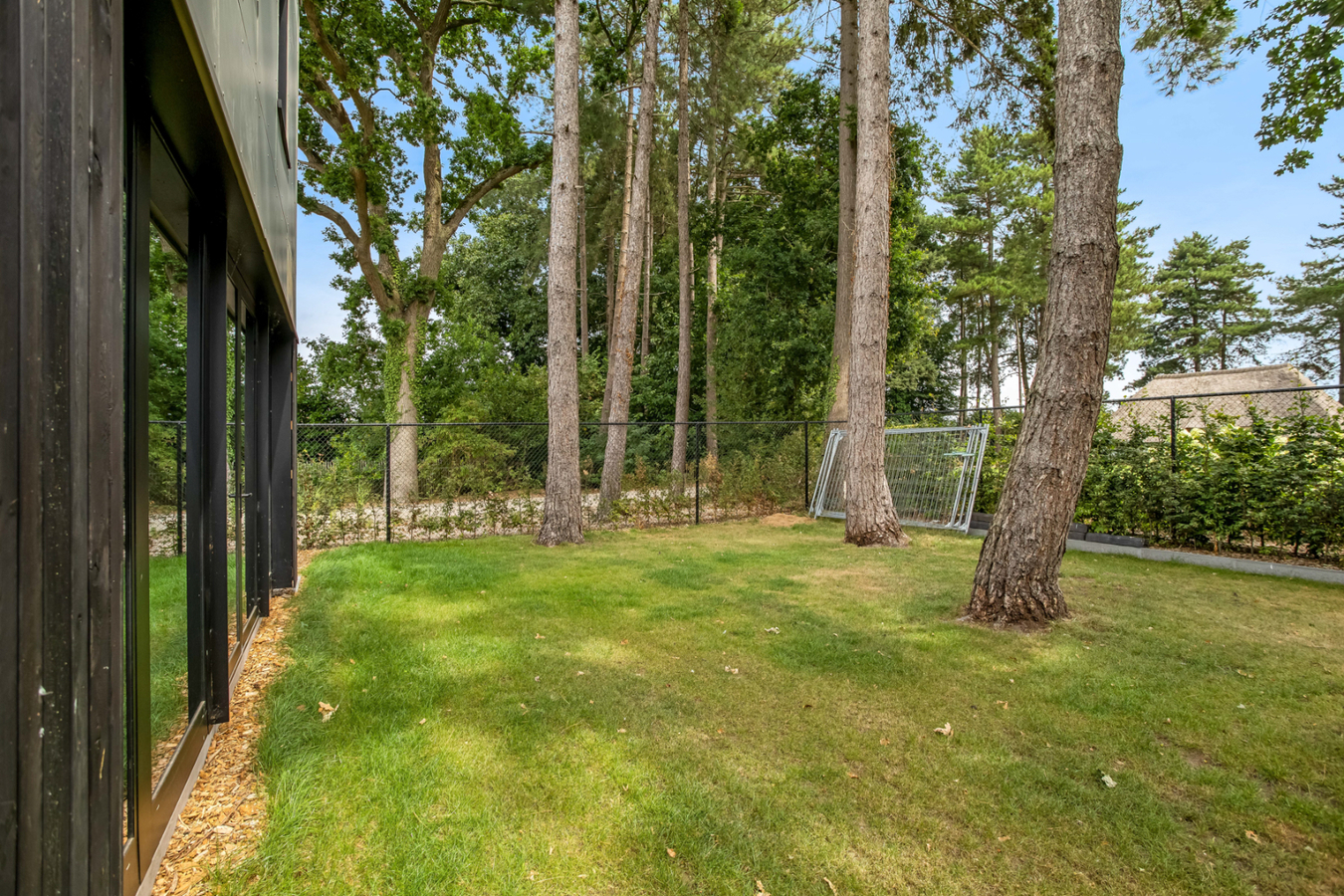 Verkaveling "De Bleeken" omvat 5 moderne BEN-woningen waarvan 4 half-open bebouwingen en 1 open bebouwing. 