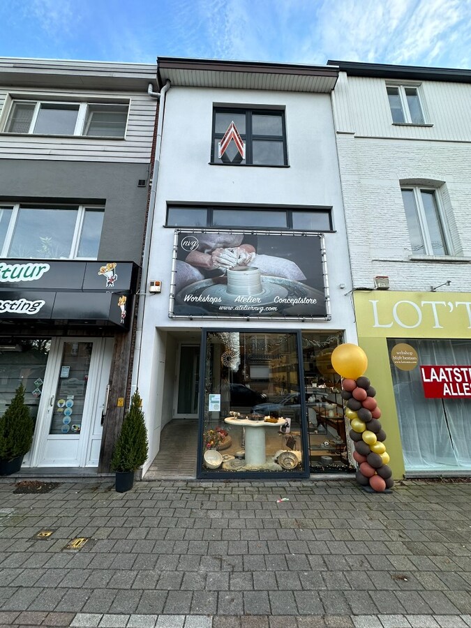 Volledig gerenoveerd appartement met ruim terras in centrum Sint-Antonius 