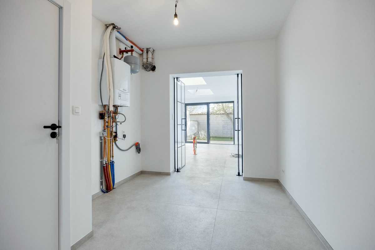 Volledig gerenoveerde woning met 3 slaapkamers, 2 badkamers en tuin in Tienen! – EPC A - bewoonbare opp. 139 m² 