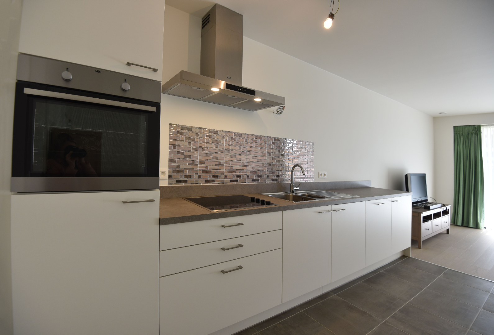 Nieuwbouw gelijkvloers app. met 2 slpks, tuin en terras te Adegem 