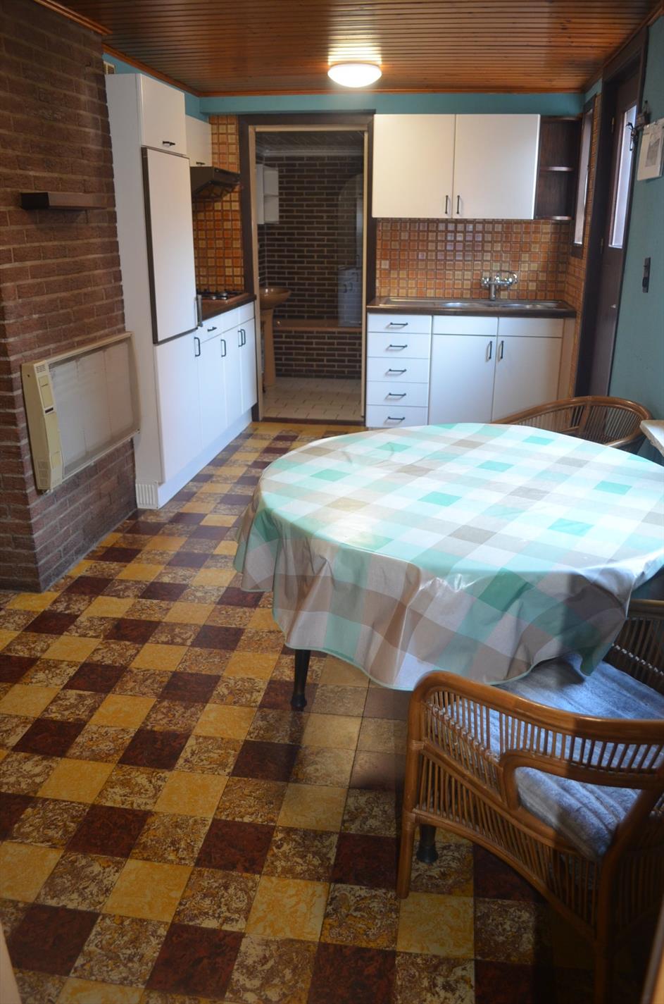 Te renoveren HoB met 3 slpks, garage en tuin gelegen te centrum Maldegem 