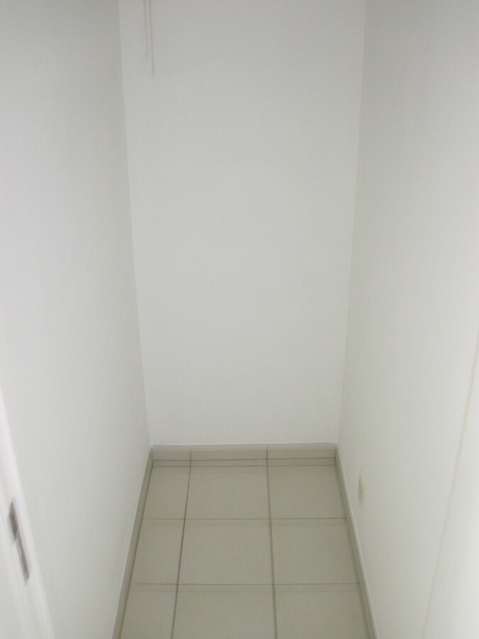 Uitstekend gelegen appartement. Geen vaste kosten ! 