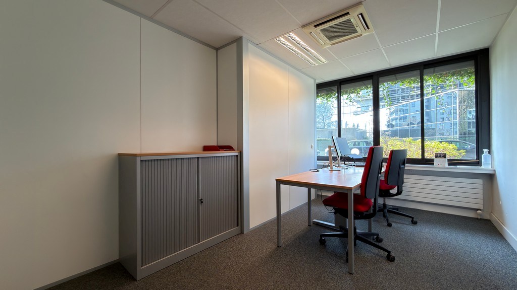 Gelijkvloerse kantoren te koop langs Singel in Antwerpen