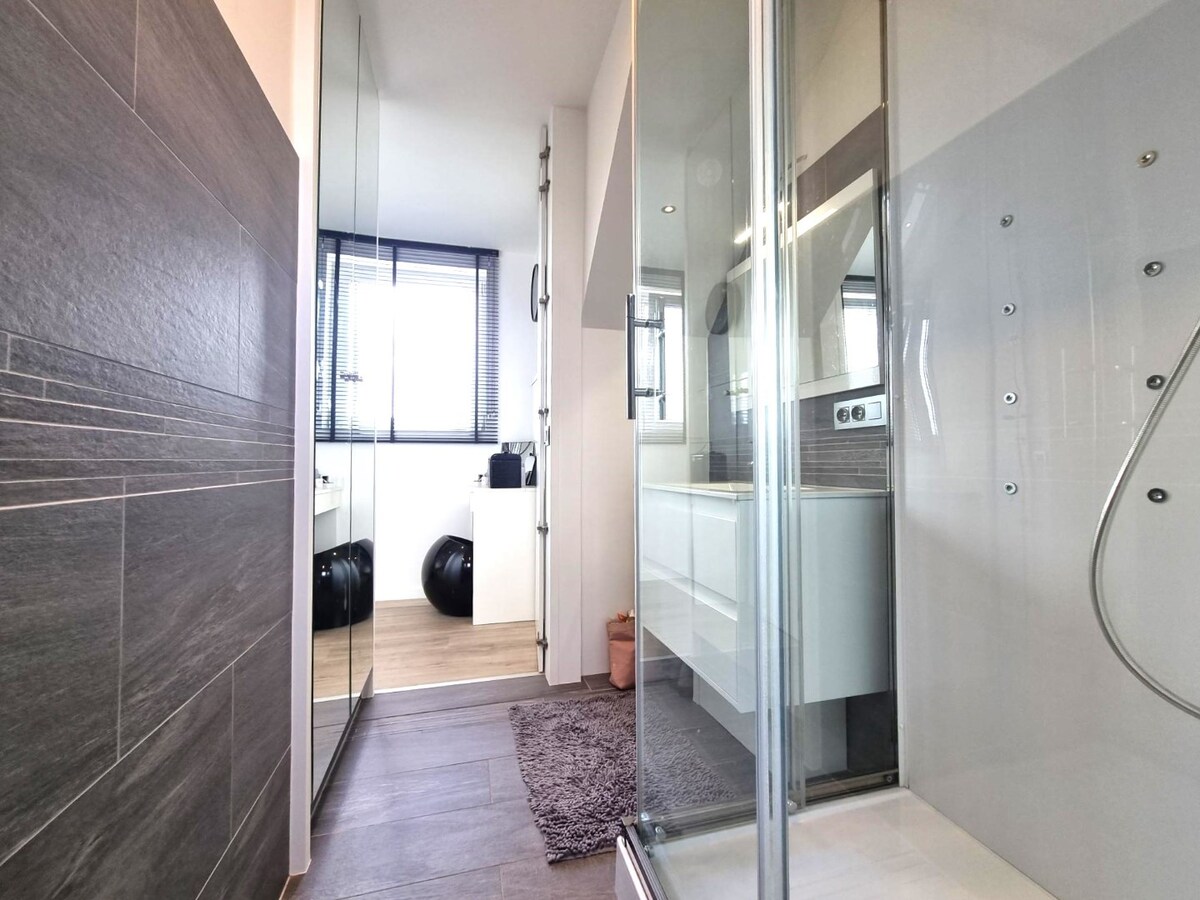 Zeer aangename woning met dubbele parking en mooi terras te Heist 