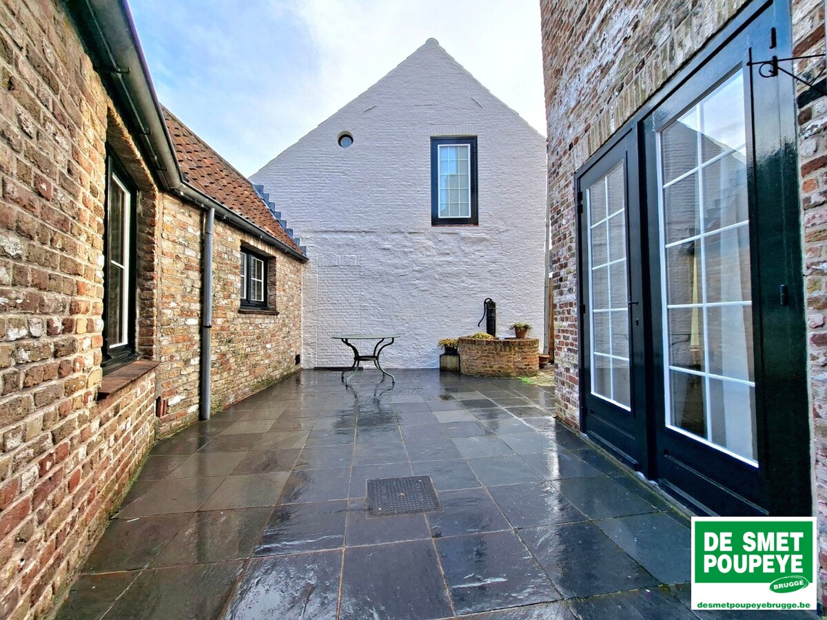 Typische Brugse woning met binnenpatio/tuintje 