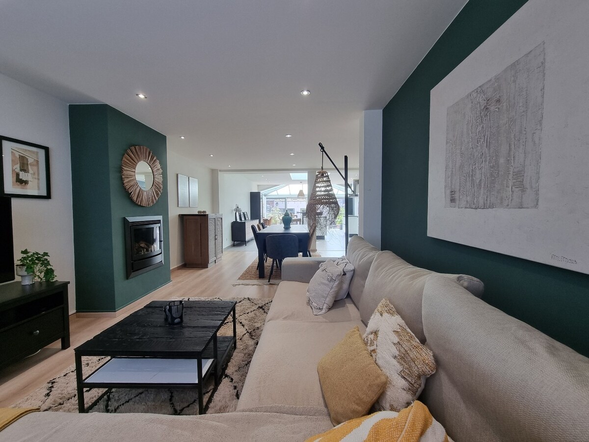 Verrassend mooie gezinswoning met tuin en dubbele garage - Zeebrugge 