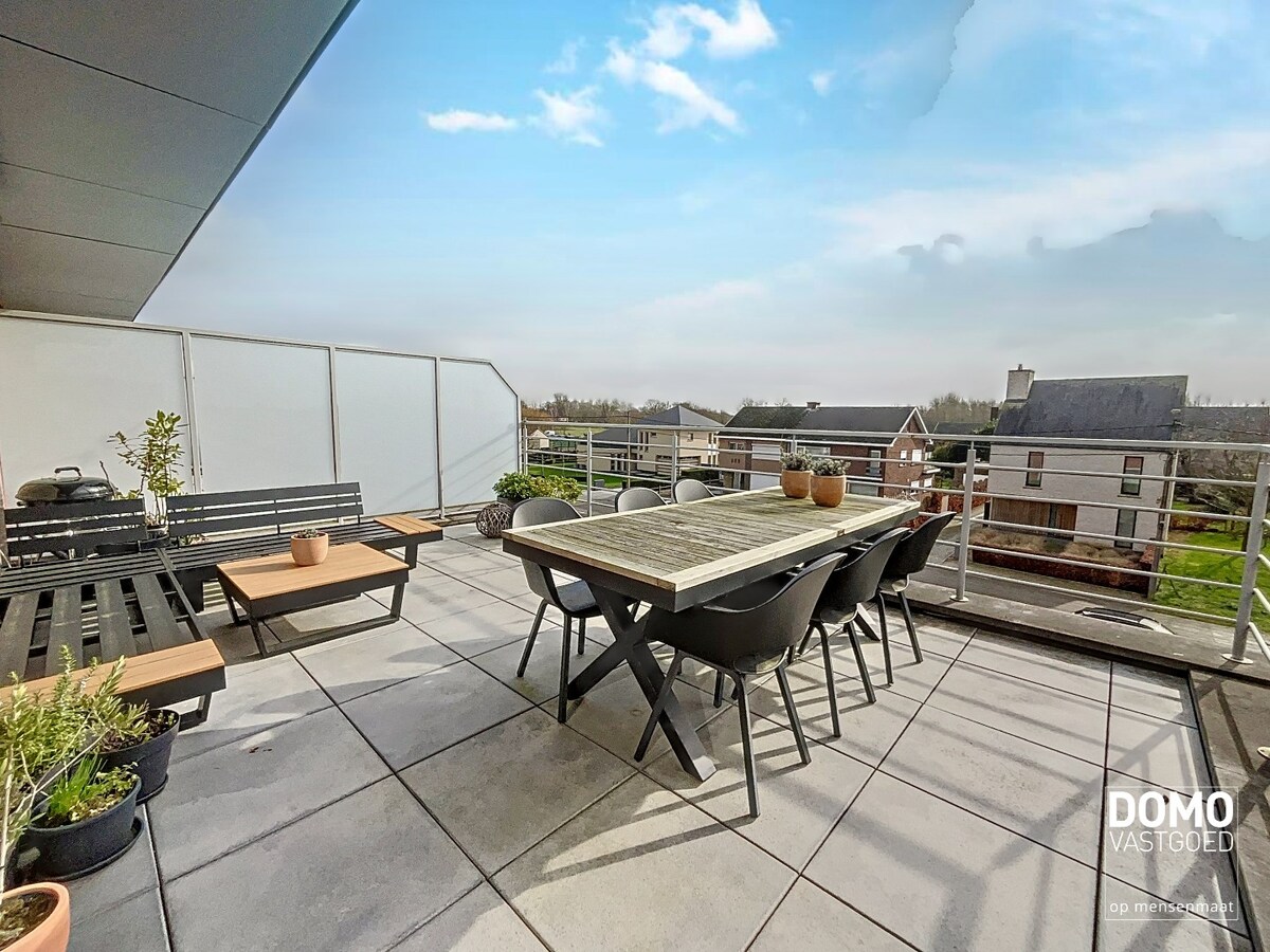 Knap en ruim appartement in het centrum van Kermt, inclusief een buitengewoon terras. 