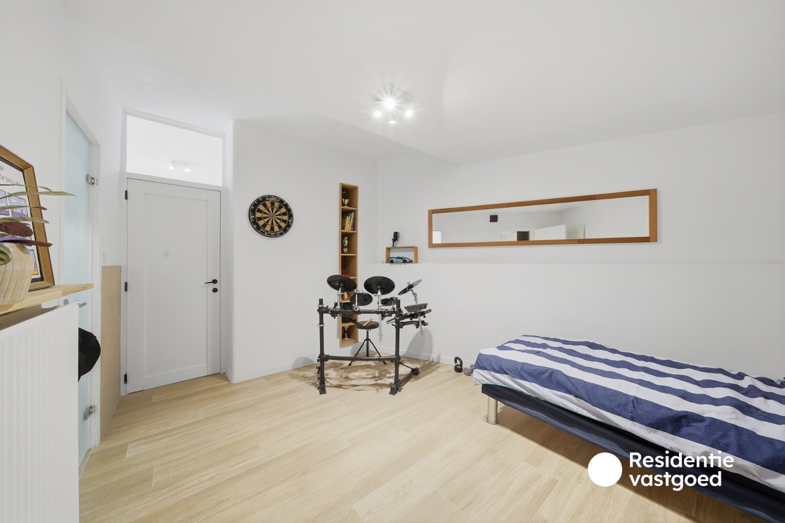 Gelijkvloers en gerenoveerd appartement met garage in Oostende 