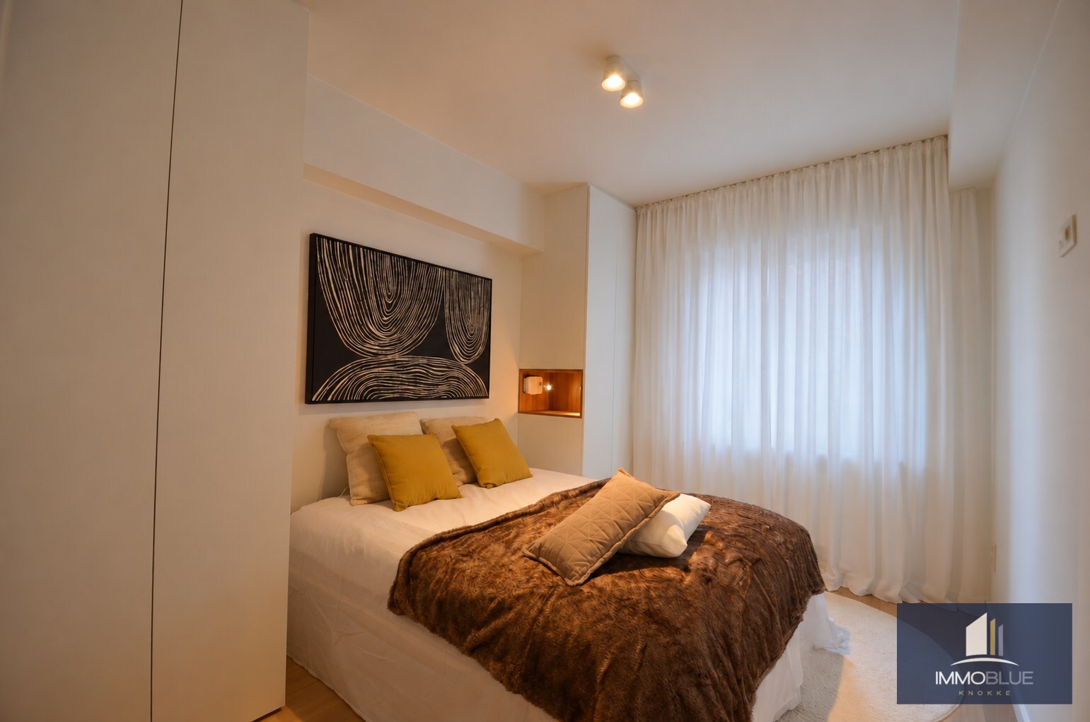 Volledig gerenoveerd appartement met frontaal zeezicht gelegen aan het Rubensplein. 