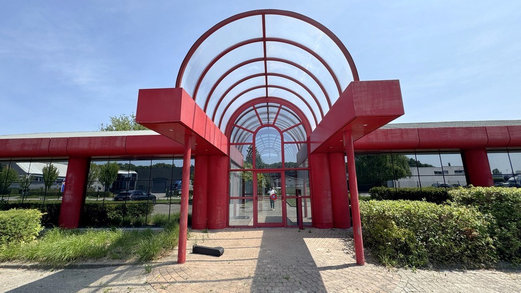 Logistiek bedrijfspand te huur in industriezone te Malle
