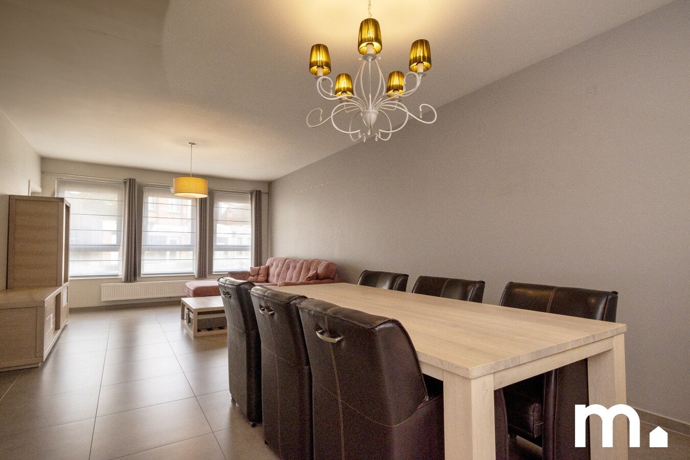 Instapklaar gelijkvloers appartement met garage te koop in Geluwe ! 
